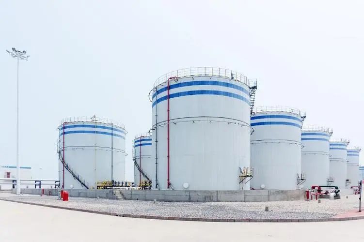 解決工業(yè)儲罐隔熱防腐難題：鼎業(yè)再生循環(huán)保溫材料應(yīng)用